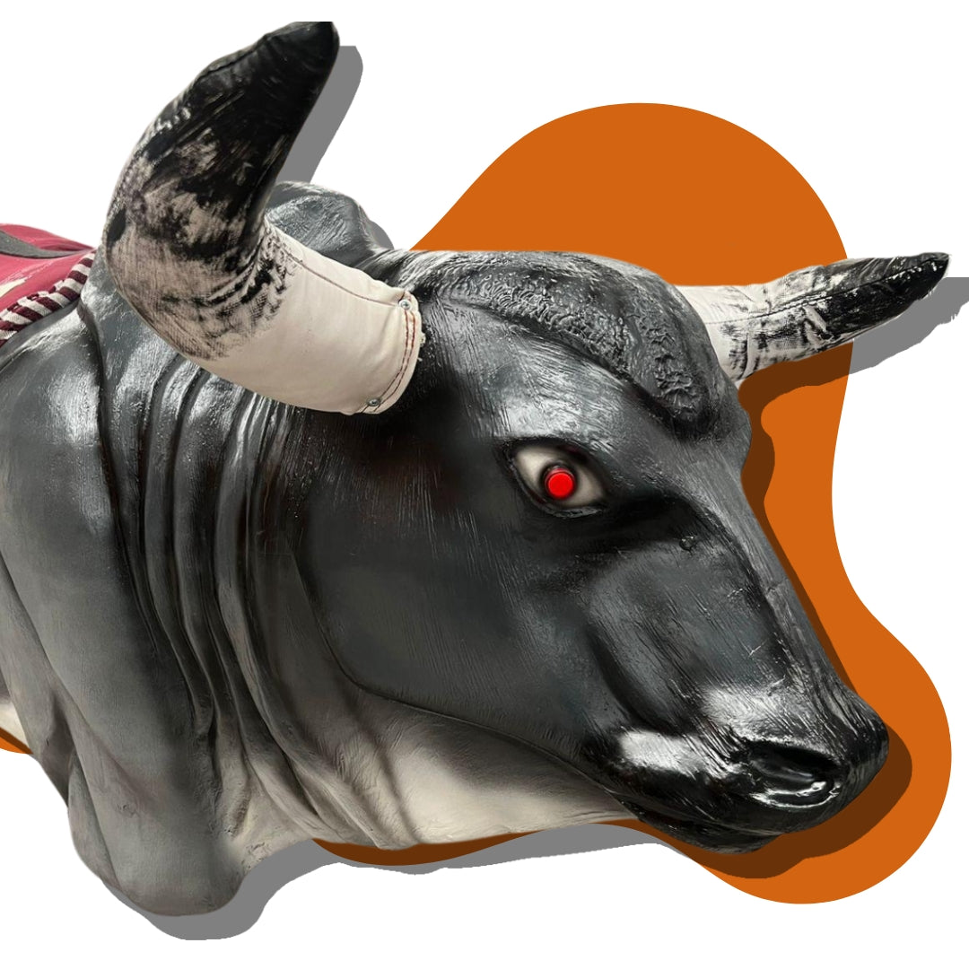 Toro mecánico pintado