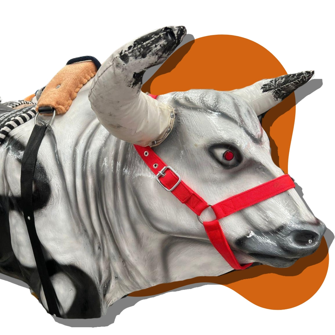 Toro mecánico pintado
