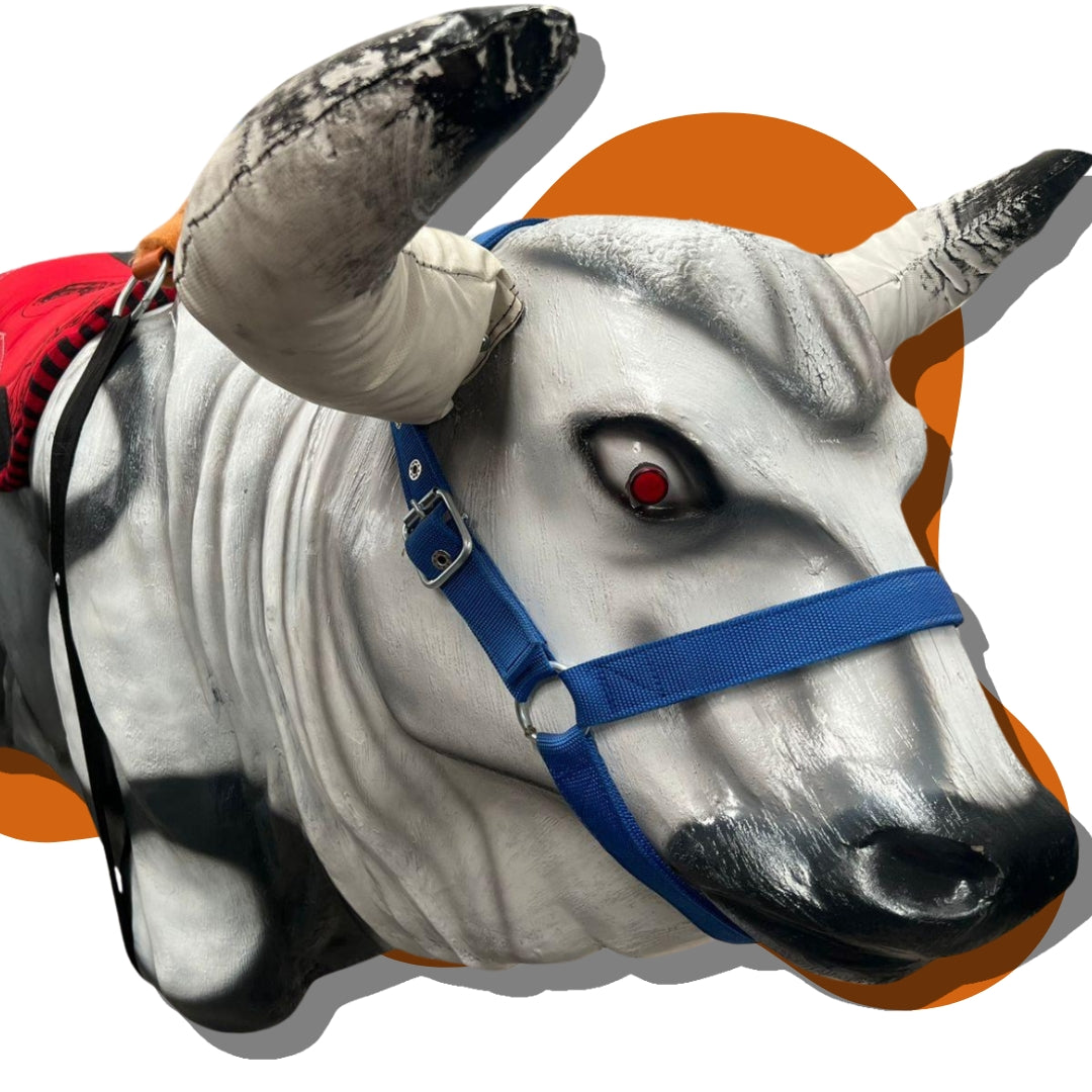 Toro mecánico pintado