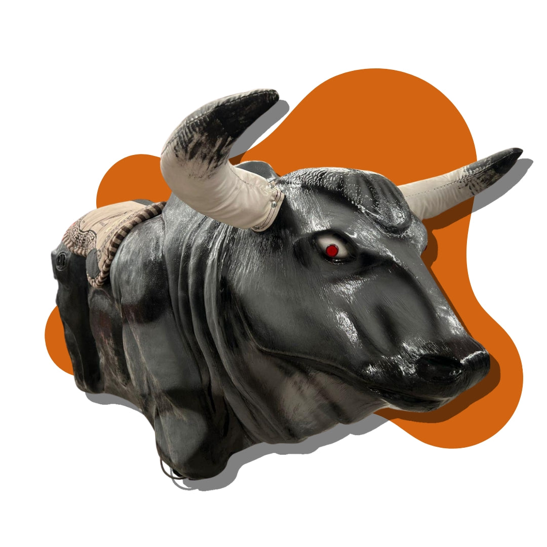 Toro mecánico pintado