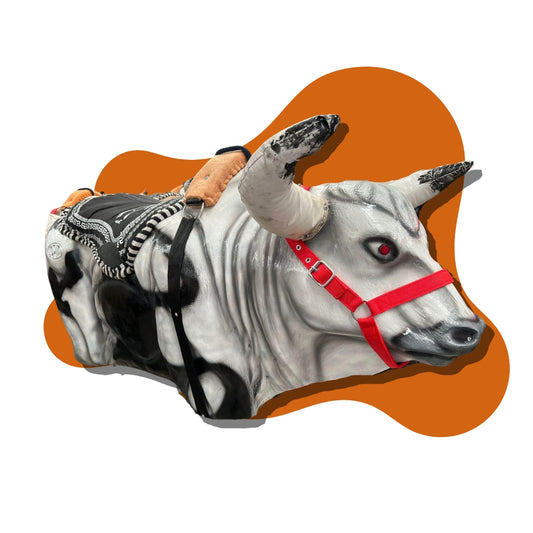 Toro mecánico pintado