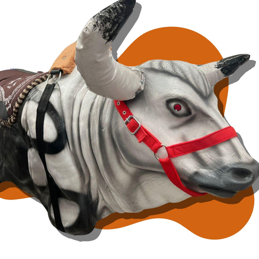 Toro mecánico pintado